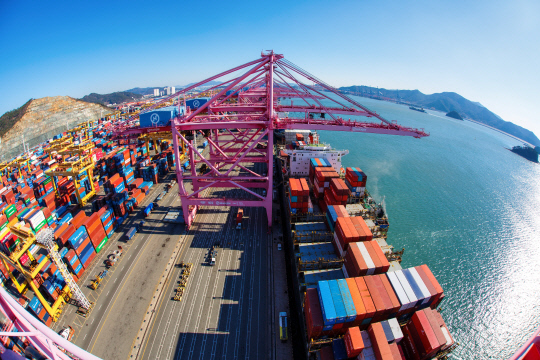 한진부산컨테이너터미널 전경. 한진 제공